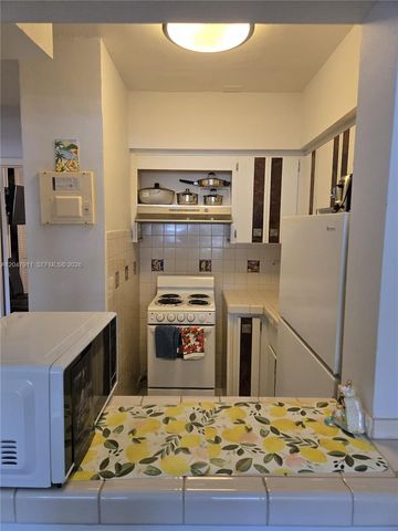 2001 S Ocean Dr 41, Hallandale Beach, FL 33009