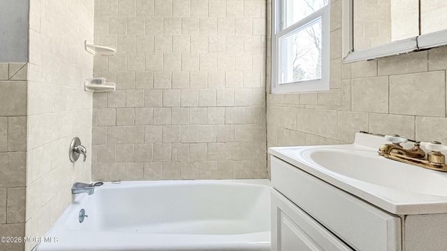 244 Overbrook Avenue, Oakhurst, NJ 07755