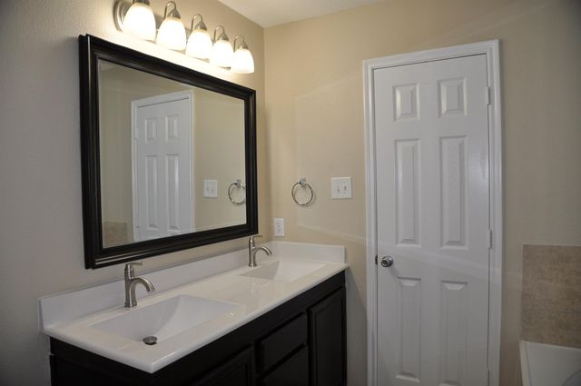 16025 Summerville Lake Drive, Tomball, TX 77377