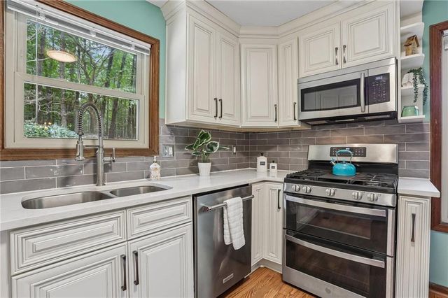 231 Sabrina Court, Woodstock, GA 30188