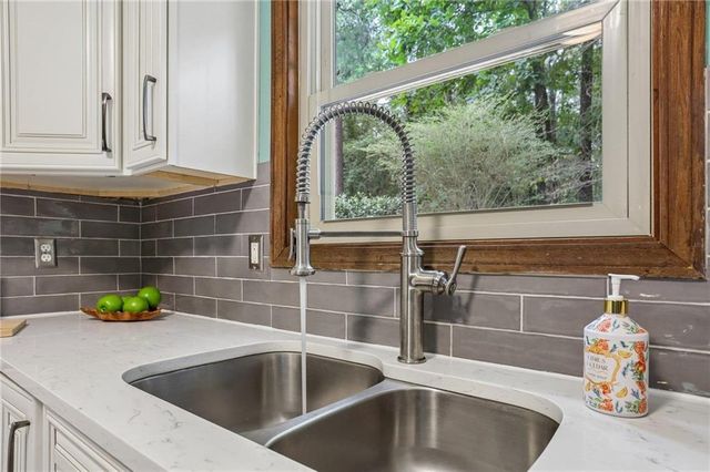 231 Sabrina Court, Woodstock, GA 30188