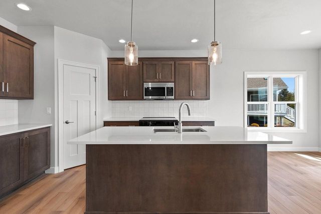 1925 Creekwood COURT, Manitowoc, WI 54220