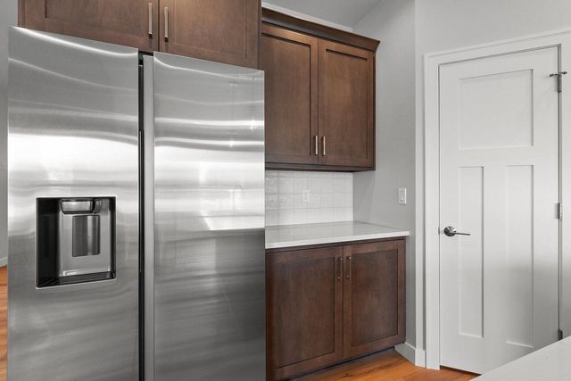 1925 Creekwood COURT, Manitowoc, WI 54220