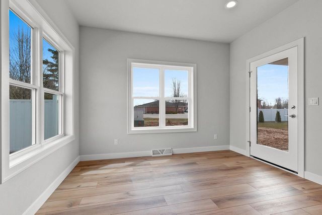 1925 Creekwood COURT, Manitowoc, WI 54220