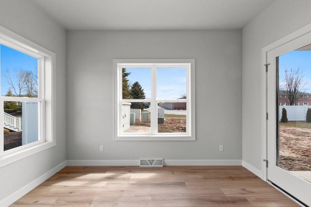 1925 Creekwood COURT, Manitowoc, WI 54220