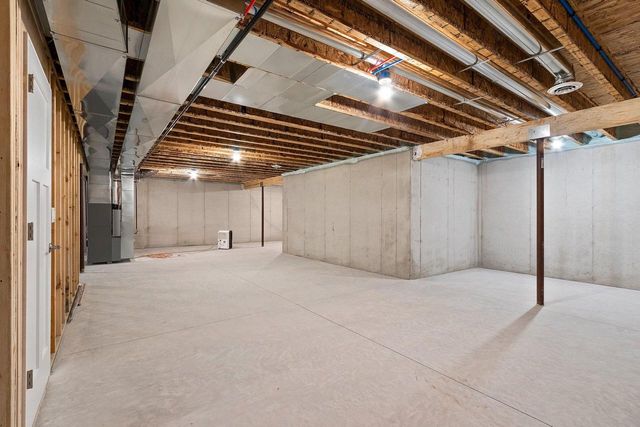 1925 Creekwood COURT, Manitowoc, WI 54220