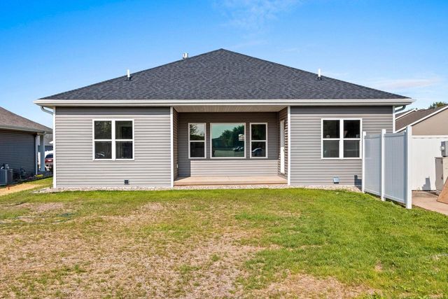 1925 Creekwood COURT, Manitowoc, WI 54220