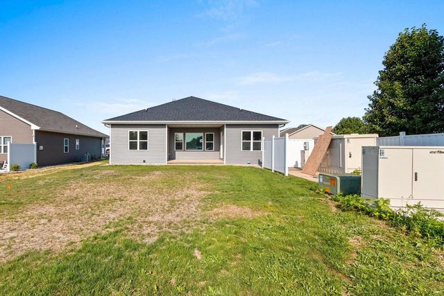 1925 Creekwood COURT, Manitowoc, WI 54220