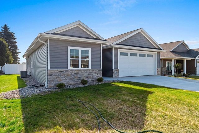 1925 Creekwood COURT, Manitowoc, WI 54220