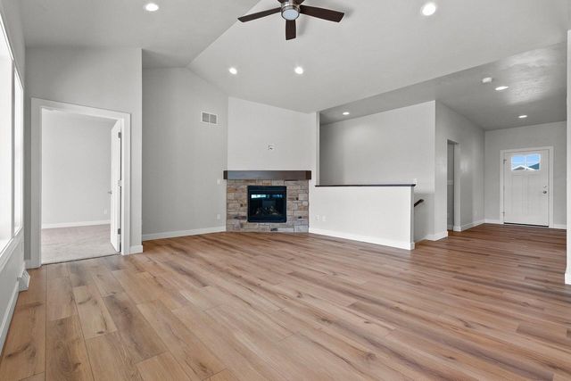 1925 Creekwood COURT, Manitowoc, WI 54220