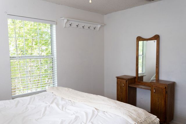 702 E Gilbert, Henrietta, TX 76365