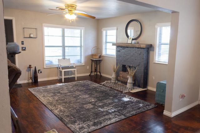 702 E Gilbert, Henrietta, TX 76365