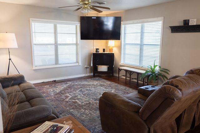 702 E Gilbert, Henrietta, TX 76365