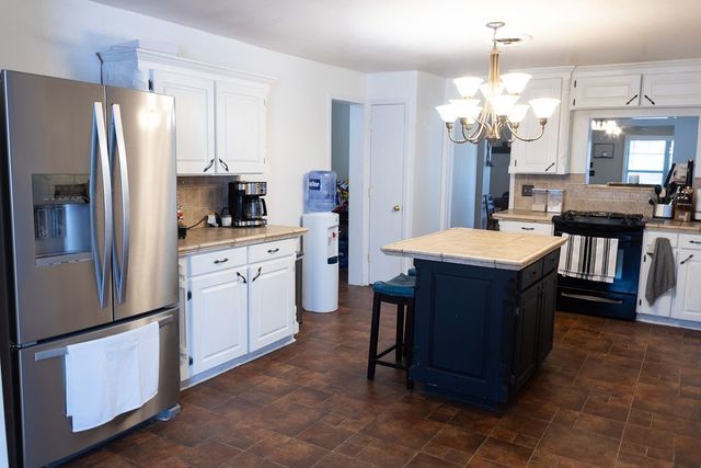 702 E Gilbert, Henrietta, TX 76365