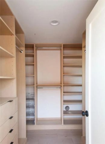 2290 Riverside Drive, Los Angeles, CA 90039
