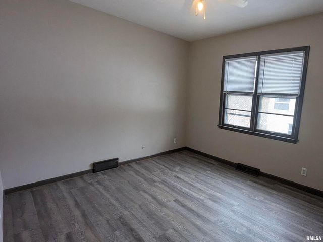 1012 Bridge Ave Avenue, Davenport, IA 52803