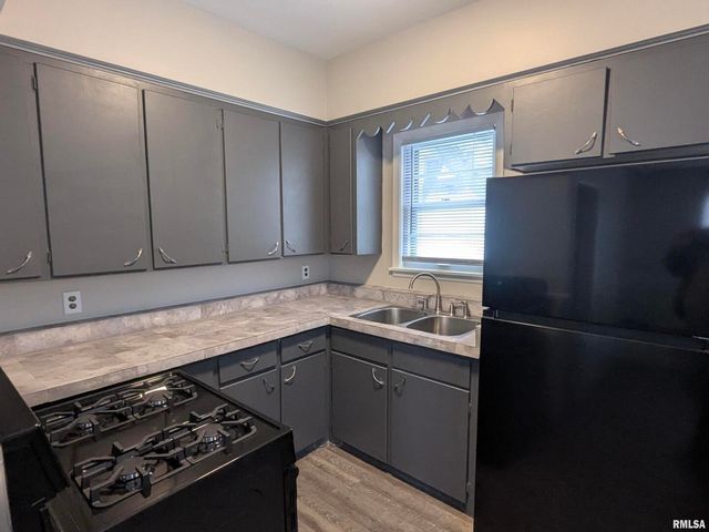 1012 Bridge Ave Avenue, Davenport, IA 52803
