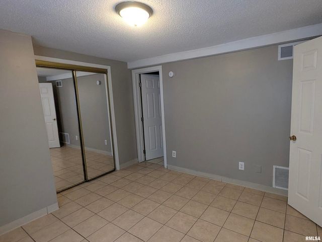 1012 Bridge Ave Avenue, Davenport, IA 52803