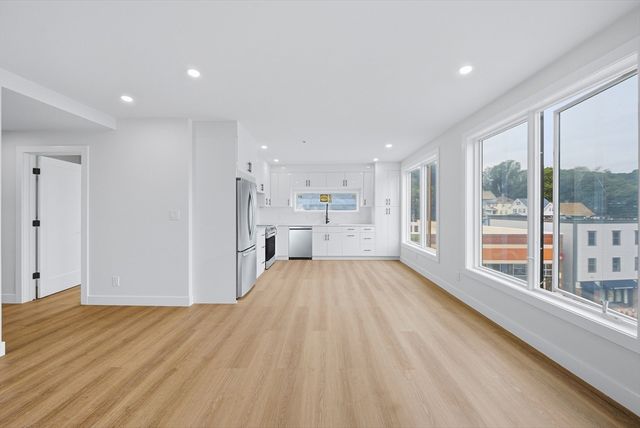 4164 Washington St 9, Boston, MA 02131