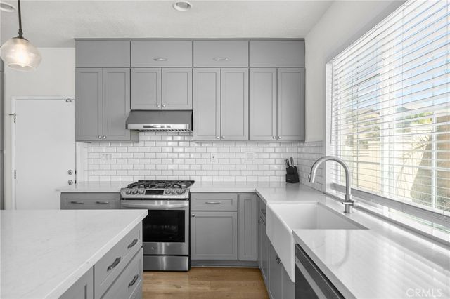 12 Plaza Avila, Lake Elsinore, CA 92532