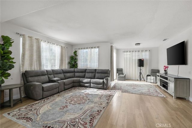 12 Plaza Avila, Lake Elsinore, CA 92532