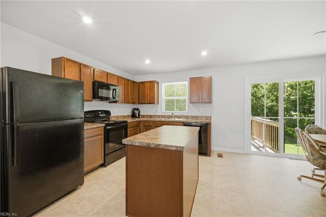 2048 Petersen WAY, Suffolk, VA 23434