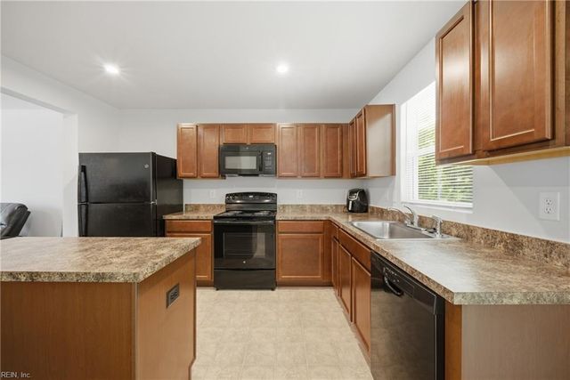 2048 Petersen WAY, Suffolk, VA 23434