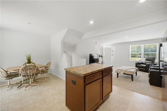 2048 Petersen WAY, Suffolk, VA 23434