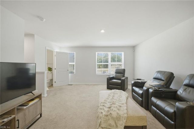 2048 Petersen WAY, Suffolk, VA 23434