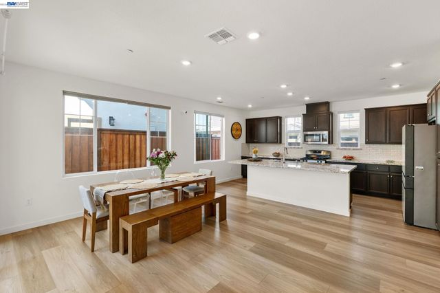 2517 Cyan Dr, Fairfield, CA 94533