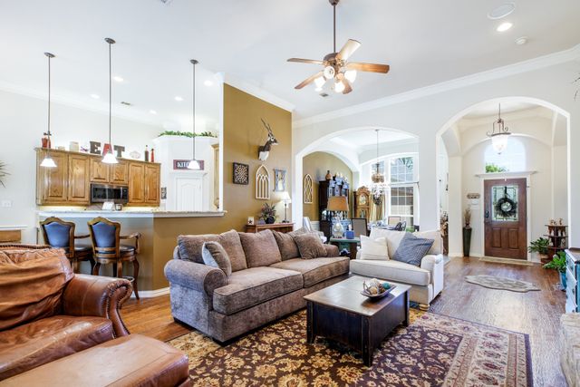 13788 Old Oaks Drive, Fort Worth, TX 76028