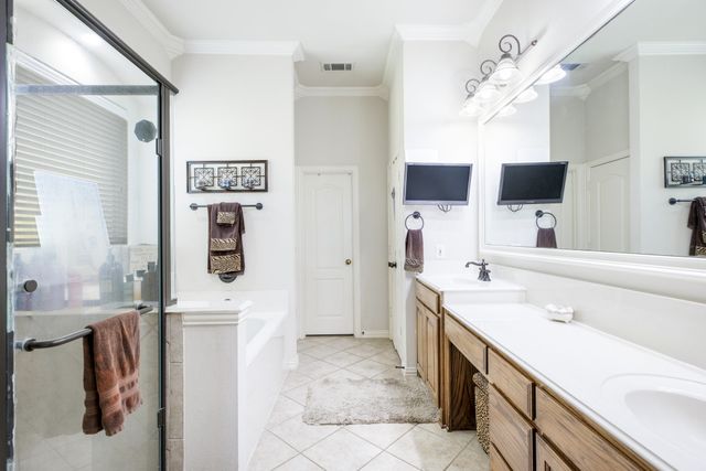 13788 Old Oaks Drive, Fort Worth, TX 76028