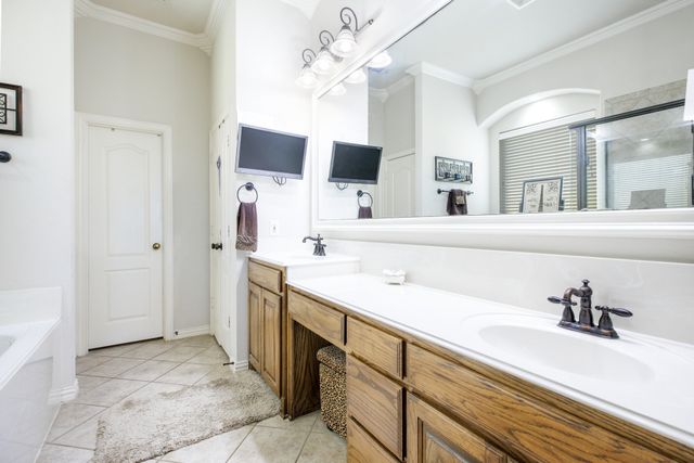 13788 Old Oaks Drive, Fort Worth, TX 76028