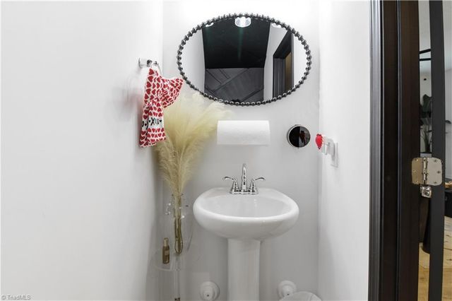 2462 Dukes Hollow Court, High Point, NC 27265