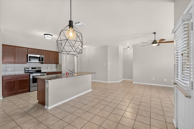 1049 Sewell Drive, Fate, TX 75189