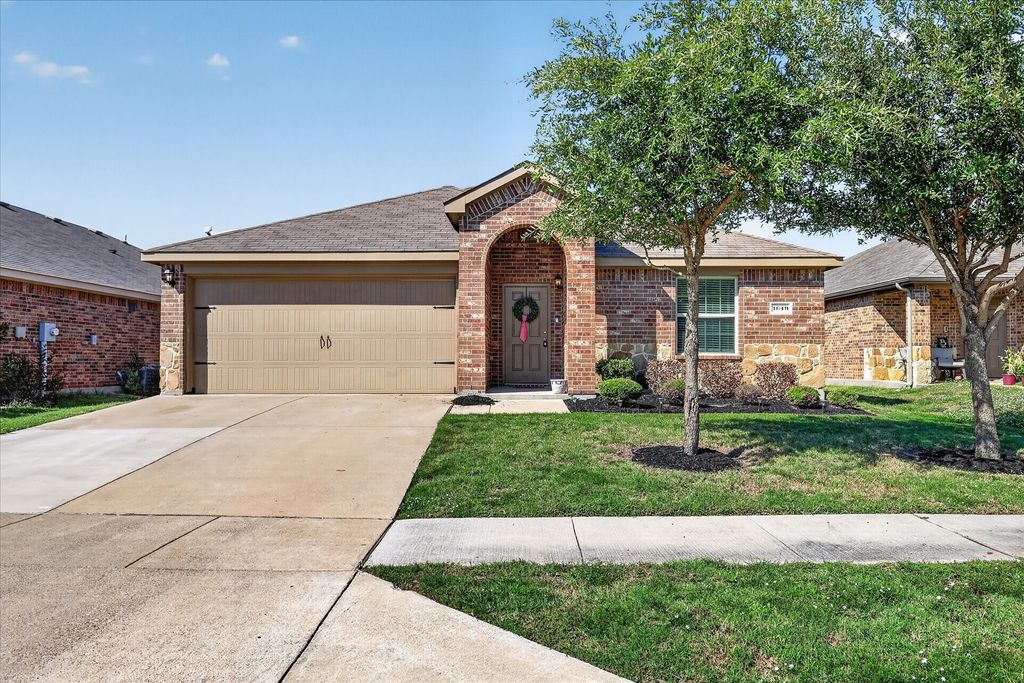 1049 Sewell Drive, Fate, TX 75189