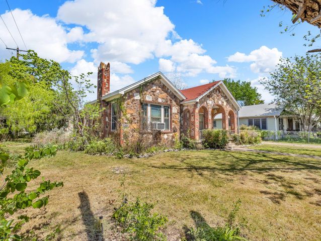 900 E 37th ST, Austin, TX 78705