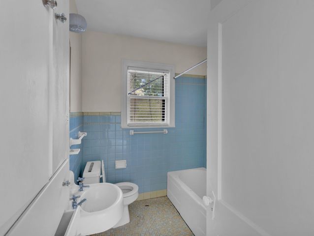 900 E 37th ST, Austin, TX 78705