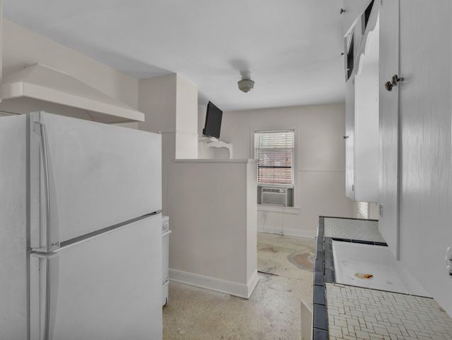900 E 37th ST, Austin, TX 78705