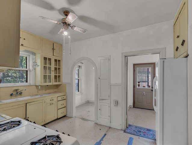 900 E 37th ST, Austin, TX 78705