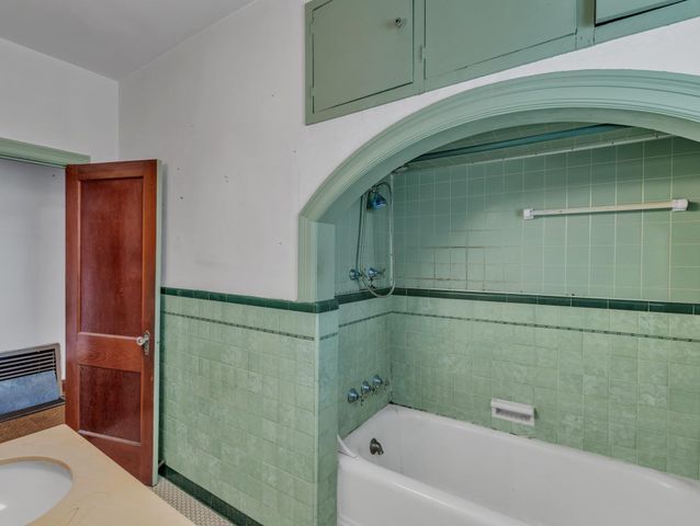 900 E 37th ST, Austin, TX 78705