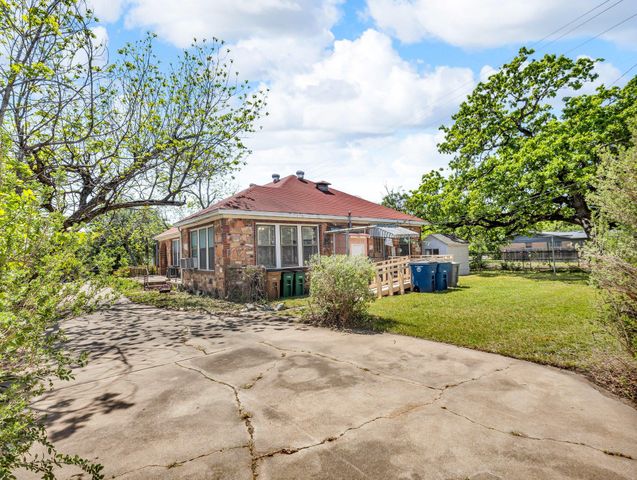 900 E 37th ST, Austin, TX 78705