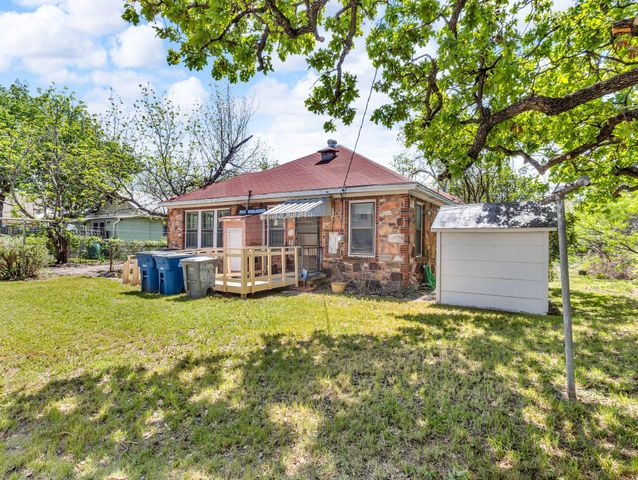 900 E 37th ST, Austin, TX 78705