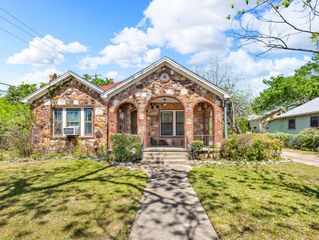 900 E 37th ST, Austin, TX 78705