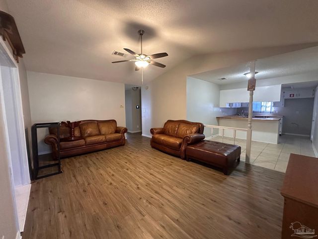 5358 Jenny Cir, Pace, FL 32571