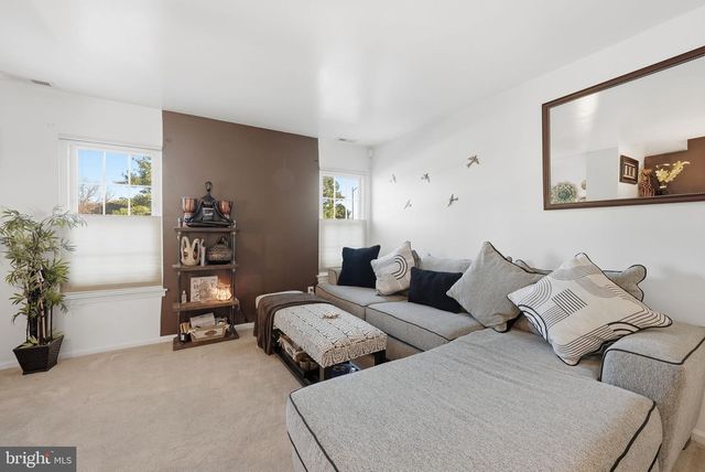 5513 WOODLAWN MANOR CT, Alexandria, VA 22309