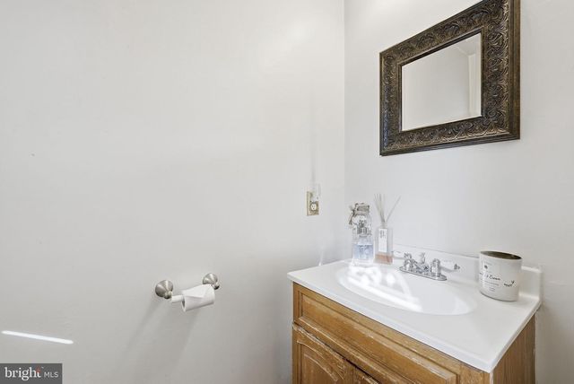 5513 WOODLAWN MANOR CT, Alexandria, VA 22309