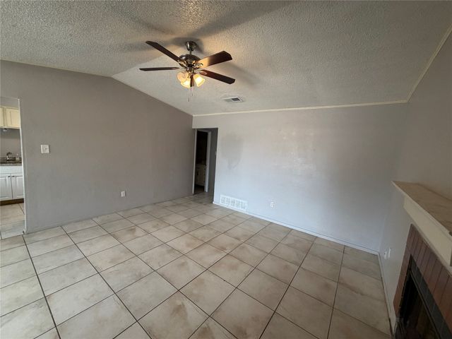 737 Woodland Court, Kennedale, TX 76060