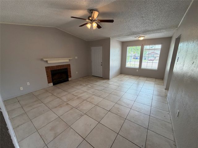 737 Woodland Court, Kennedale, TX 76060