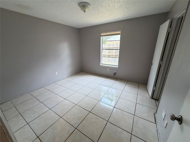 737 Woodland Court, Kennedale, TX 76060